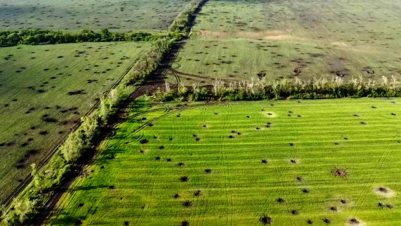 resimler-haber/Ukraine_fields_war_impact.webp