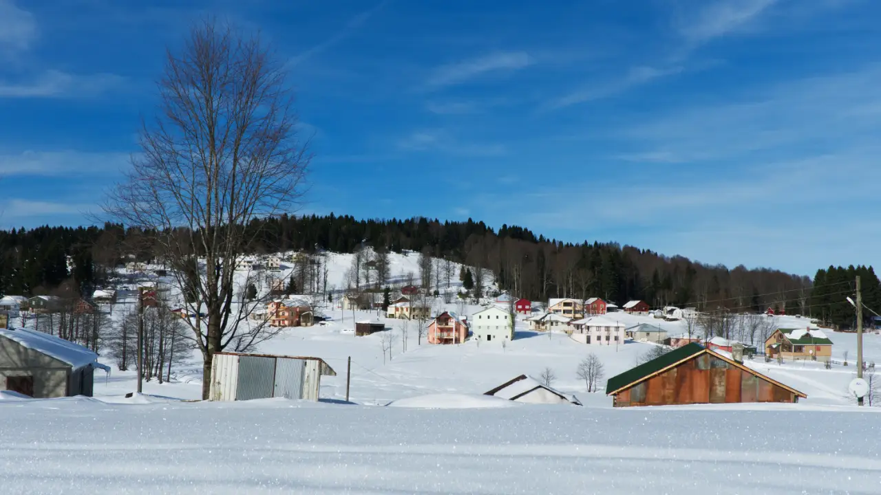 resimler-makale/Hıdırnebi_Yaylası_Akçaabat_Snow_Covered_Rural_Village_Landscape_on_a_Cl_fVMXdby.webp