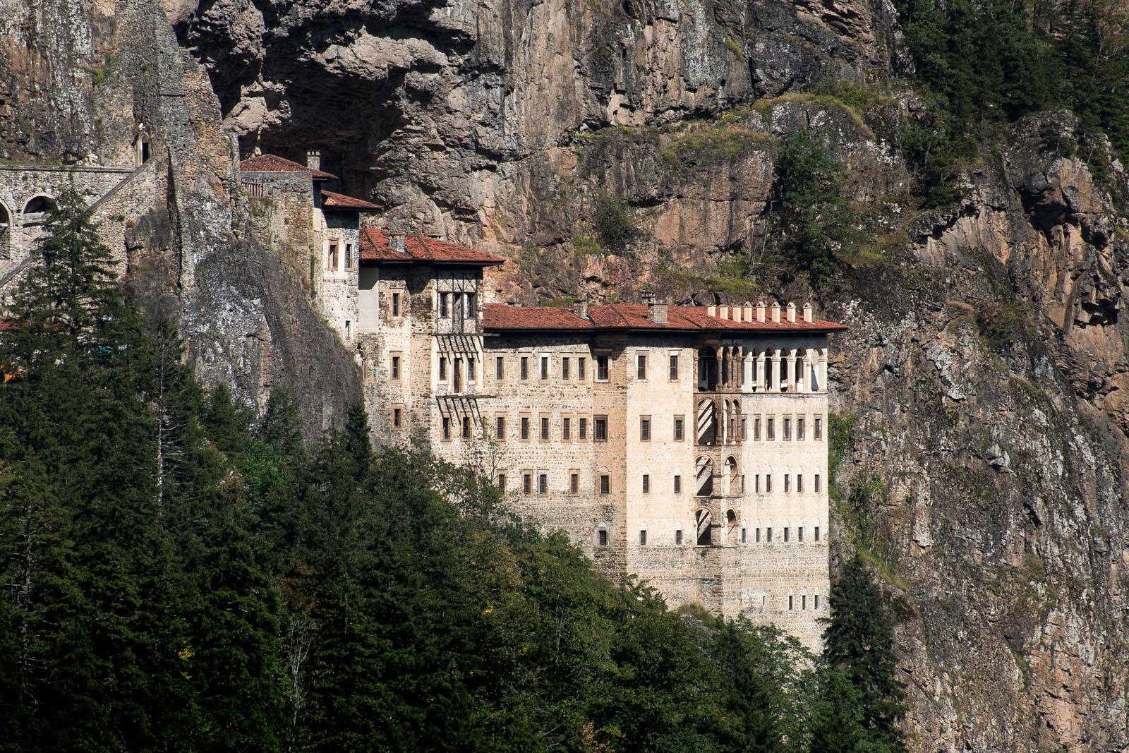sümela manastırı görseli