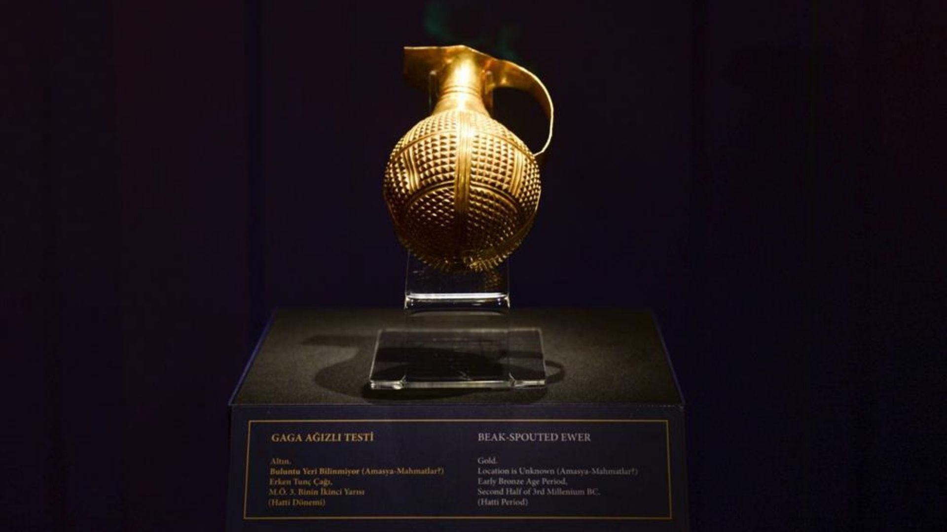 4500 yıllık hattaşilere ait altın gaga ağızlı testi